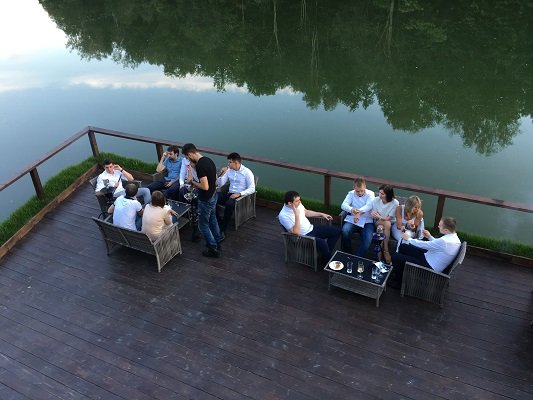 Вид на кальянную зону сверху